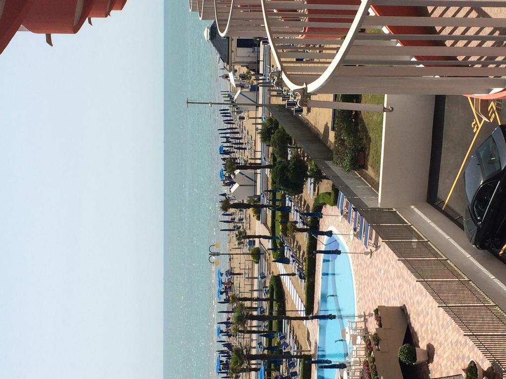 Residence Apollo - Walterigato Apartments Solo Per Famiglie Лидо ди Йезоло Екстериор снимка