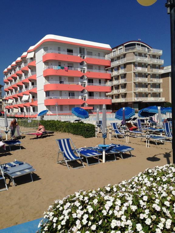 Residence Apollo - Walterigato Apartments Solo Per Famiglie Лидо ди Йезоло Екстериор снимка