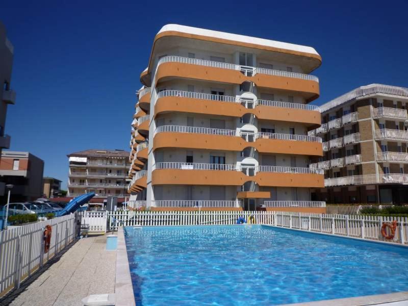 Residence Apollo - Walterigato Apartments Solo Per Famiglie Лидо ди Йезоло Екстериор снимка